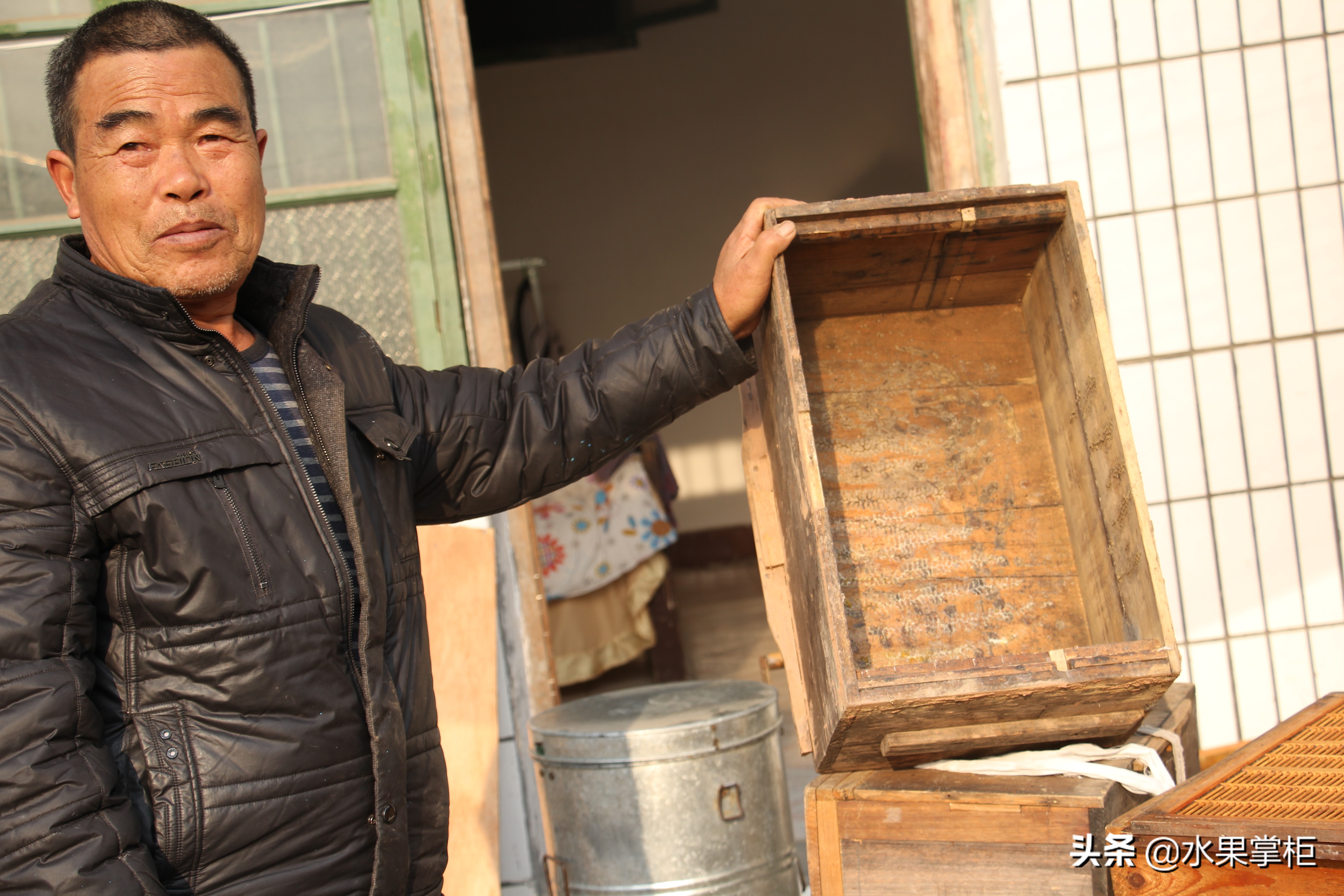 漲知識：農(nóng)家養(yǎng)土蜂蜜的工具，你認(rèn)識幾個？留言回復(fù)，連載哦