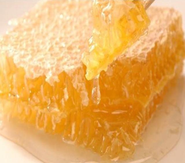 蜂王漿是蜜蜂采的嗎(蜂王漿的特點(diǎn)) 蜂王漿是蜜蜂采的嗎(蜂王漿的特點(diǎn))