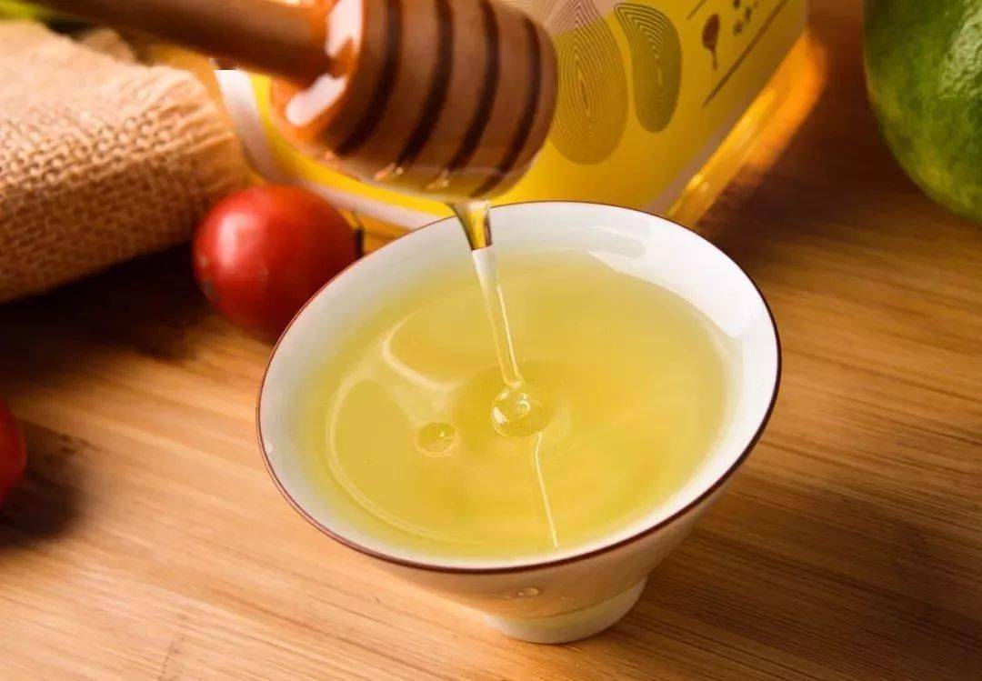 蜂王漿是蜜蜂采的嗎(蜂王漿的特點(diǎn)) 蜂王漿是蜜蜂采的嗎(蜂王漿的特點(diǎn))