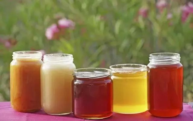 常見蜂蜜有多少種類（附帶我國(guó)常見的24種蜂蜜）