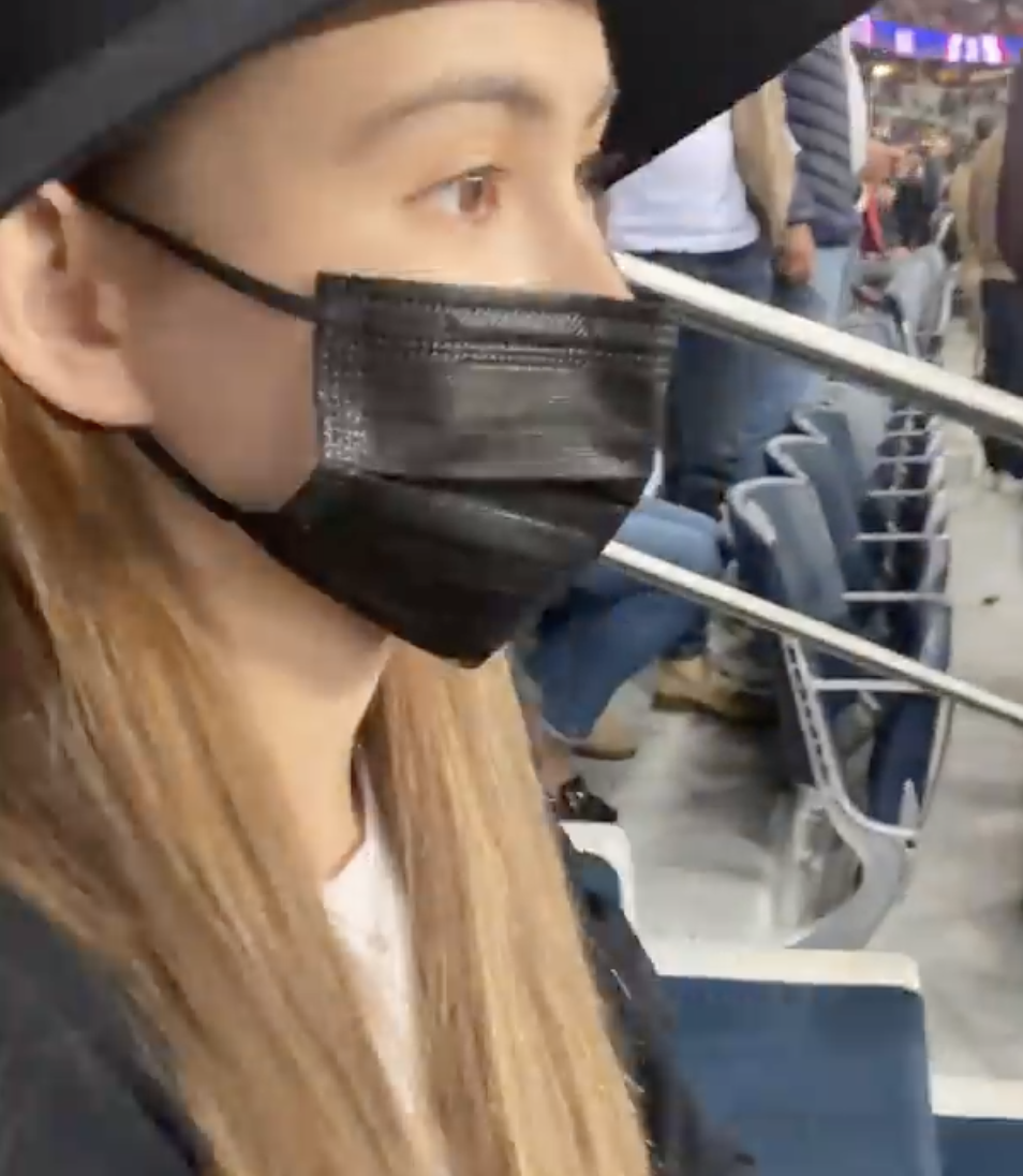 周杰倫攜昆凌巴黎觀戰(zhàn)梅西球賽，賽前播放《Mojoto》周董直呼驚喜