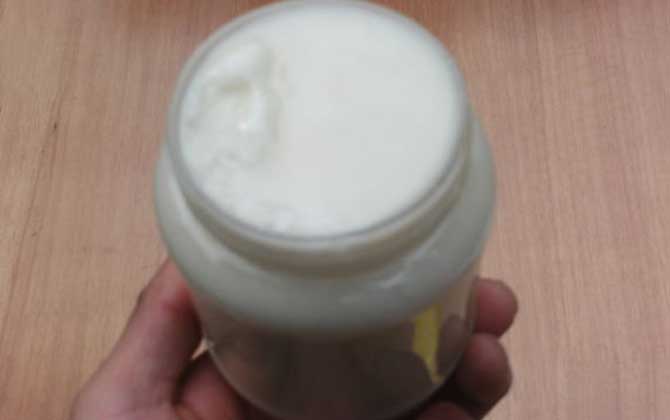 東北黑蜂椴樹雪蜜為什么是固體的(椴樹蜜結晶后很硬是假的嗎) 東北黑蜂椴樹雪蜜為什么是固體的(椴樹蜜結晶后很硬是假的嗎)