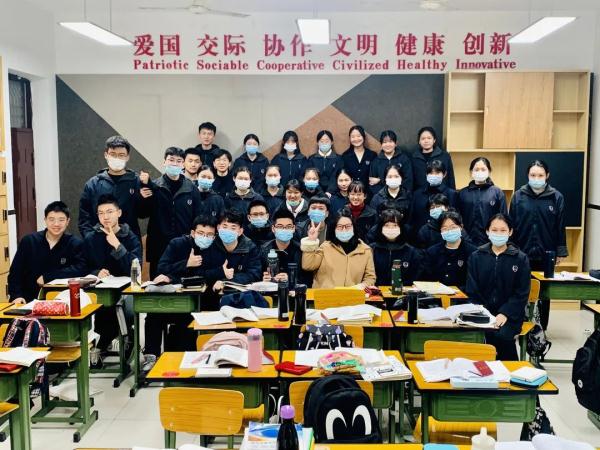 高中同班，大學同寢，緣分啊