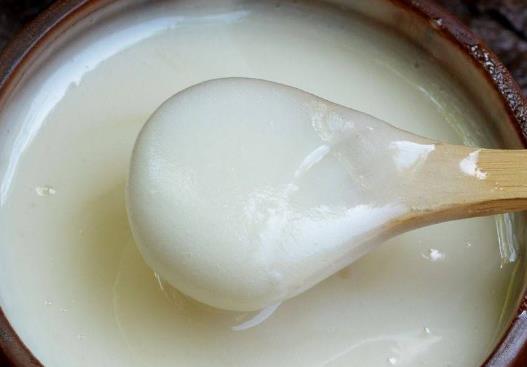 白蜜和蜂蜜有什么區(qū)別？(教你簡(jiǎn)單辨別方法)