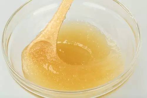 真蜂蜜結(jié)晶嗎(正宗蜂蜜結(jié)晶的辨別方法) 真蜂蜜結(jié)晶嗎(正宗蜂蜜結(jié)晶的辨別方法)