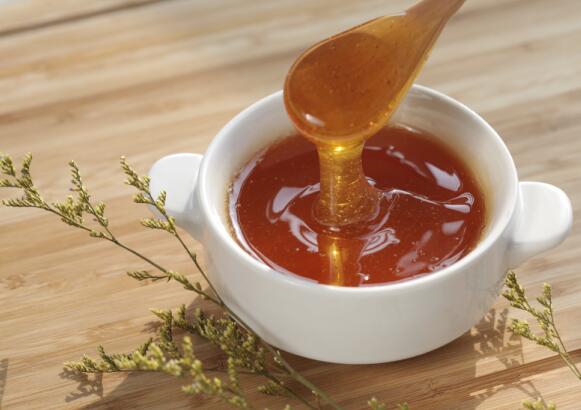 蜂蜜一天喝多少合適(蜂蜜每天喝多少最適合對(duì)身體好) 蜂蜜一天喝多少合適(蜂蜜每天喝多少最適合對(duì)身體好)