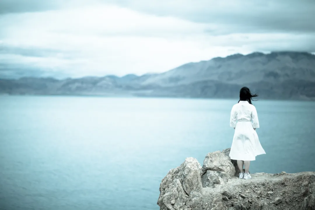 與其向別人訴苦，不如做好自己的擺渡人