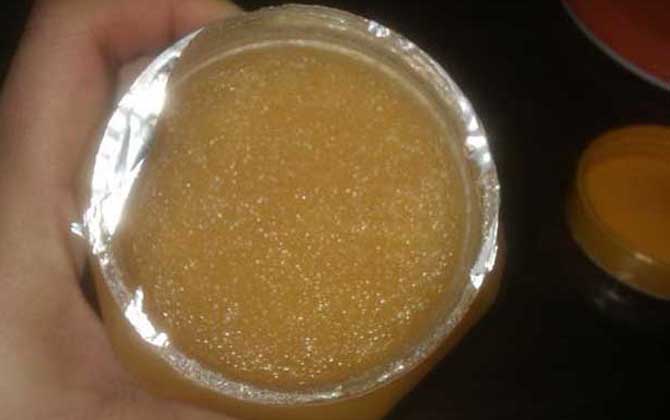 蜂蜜變質后的圖片是什么樣的（出現這4種情況，說明蜂蜜已經變質）