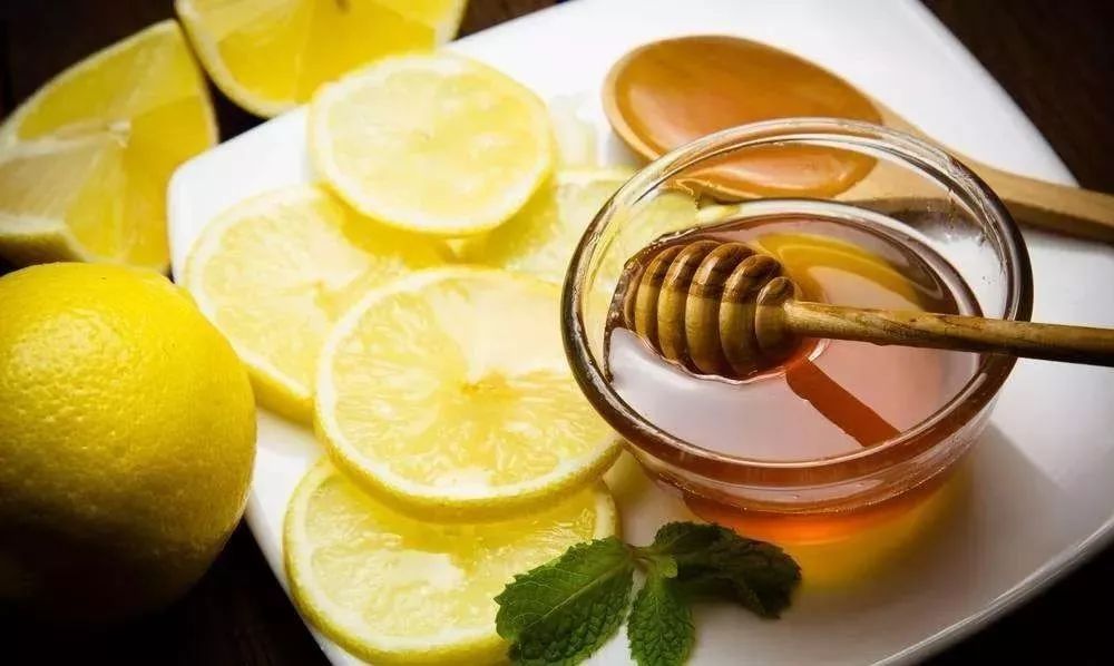 蜂蜜起沫是怎么回事還能喝嗎？(蜂蜜起沫的原因)